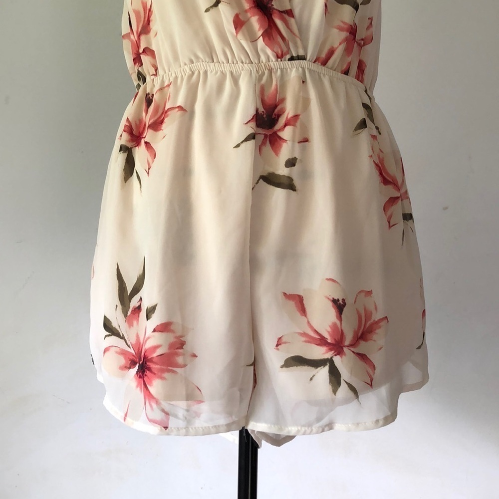 Tobi Floral Romper - Picture 3 of 7